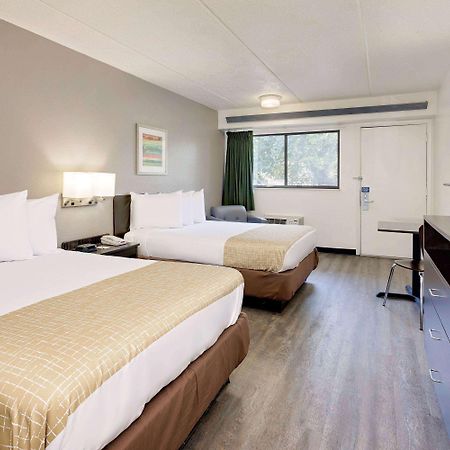 Travelodge By Wyndham College Park Екстериор снимка