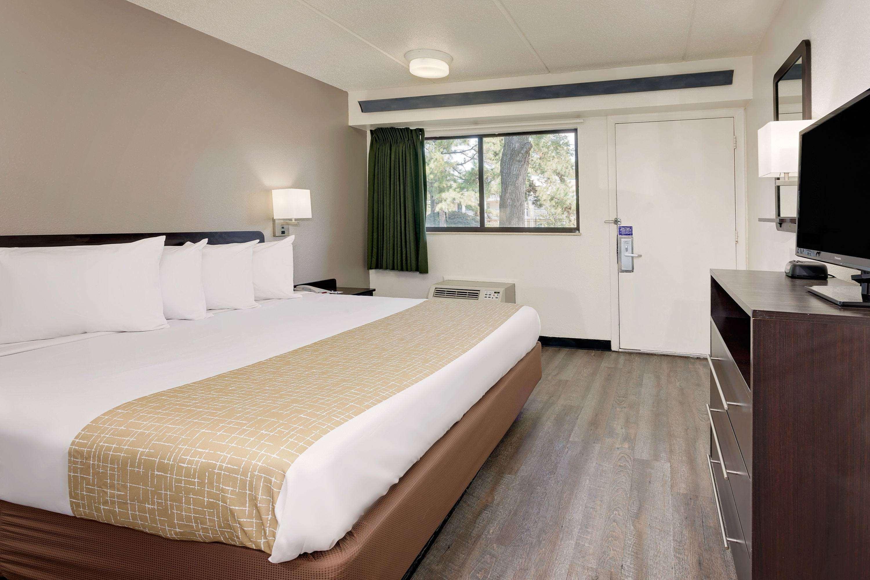 Travelodge By Wyndham College Park Екстериор снимка
