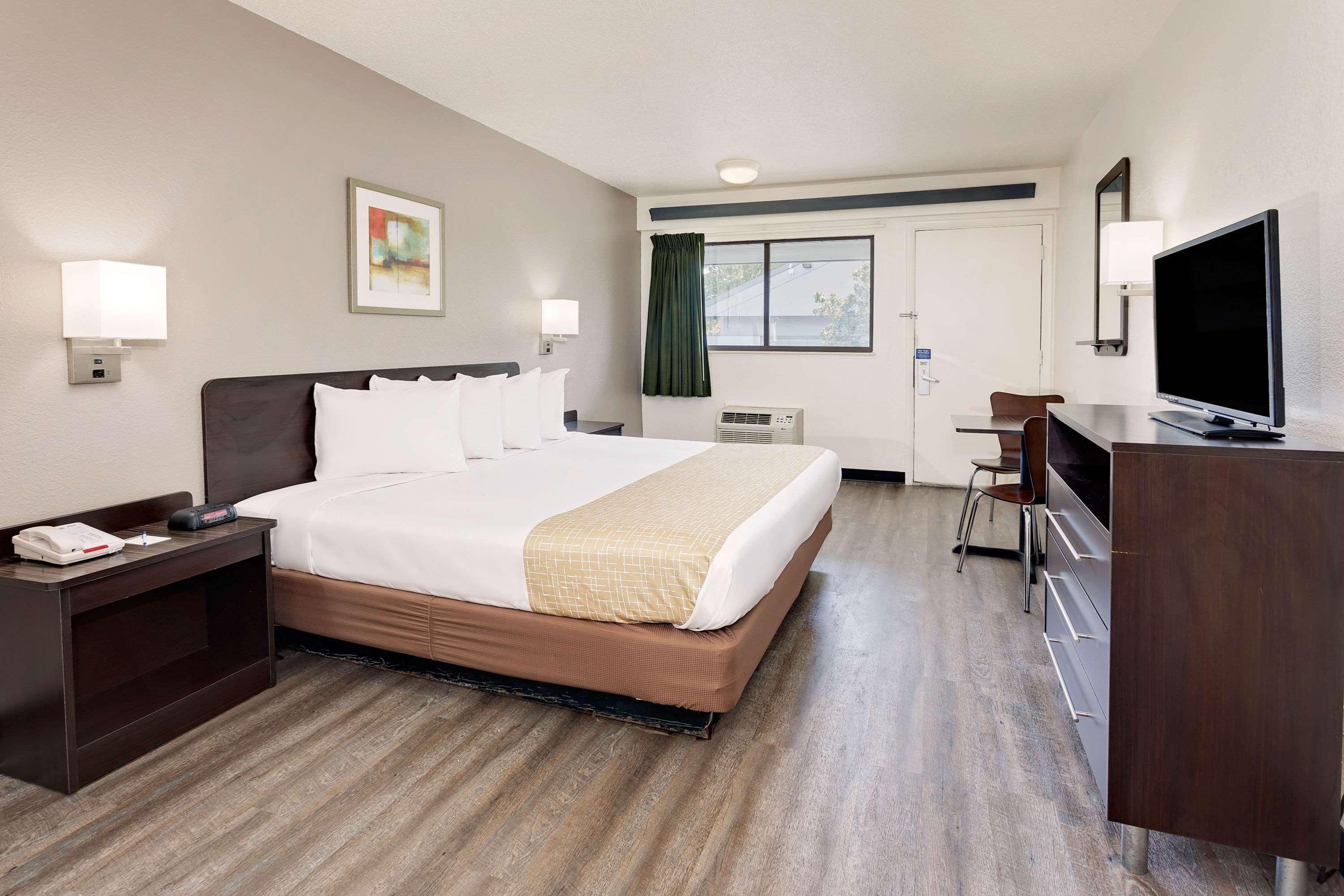 Travelodge By Wyndham College Park Екстериор снимка