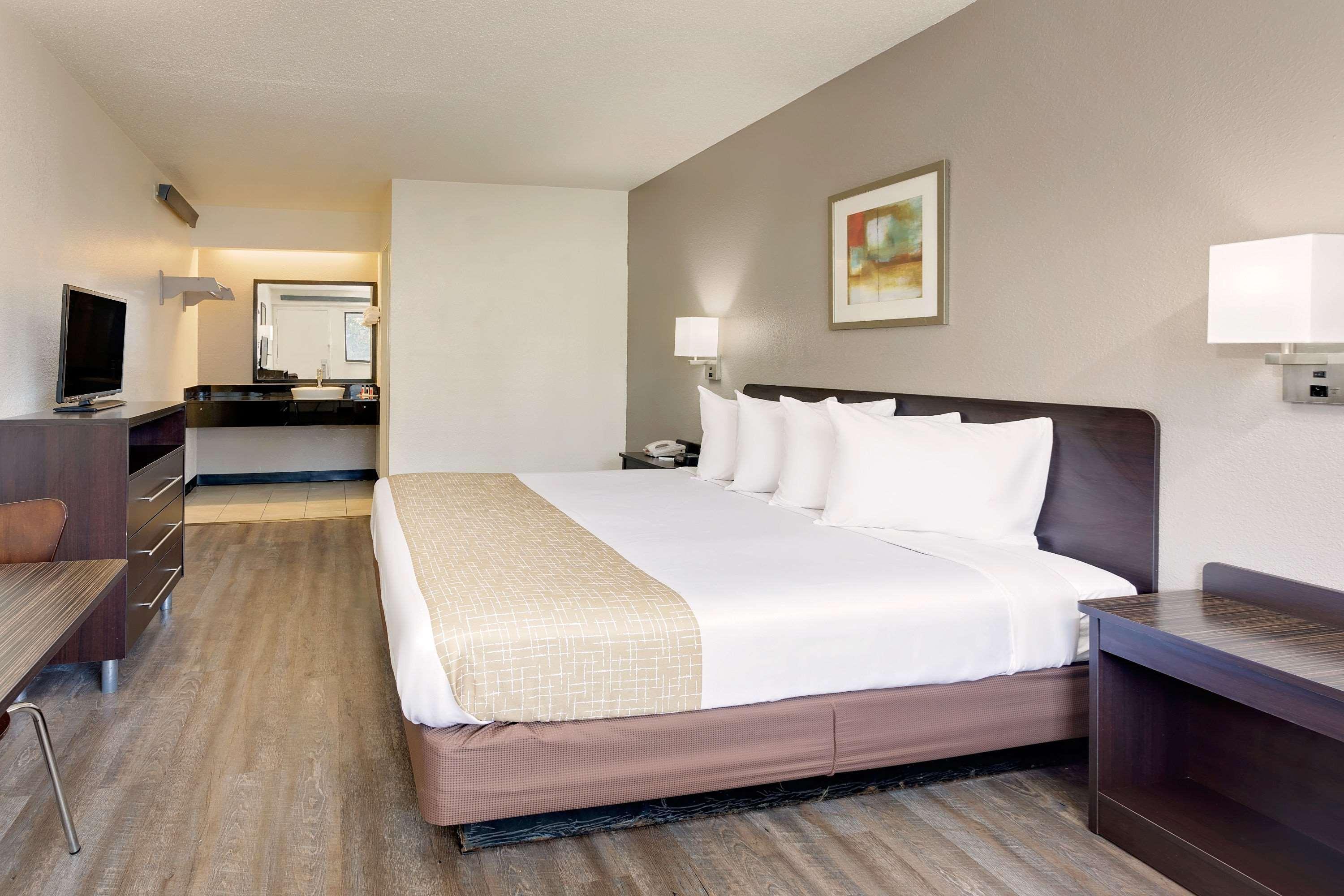 Travelodge By Wyndham College Park Екстериор снимка