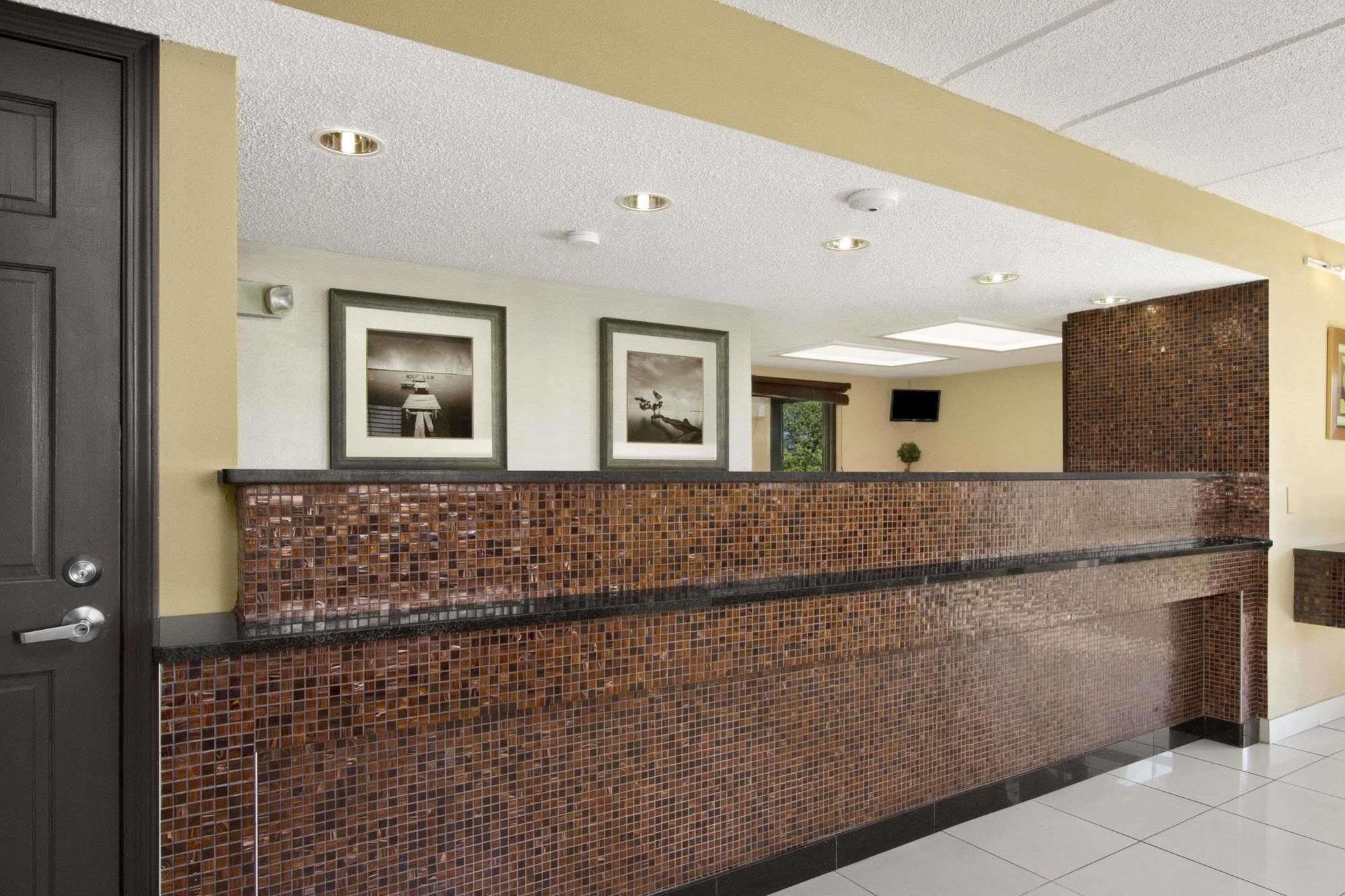 Travelodge By Wyndham College Park Екстериор снимка
