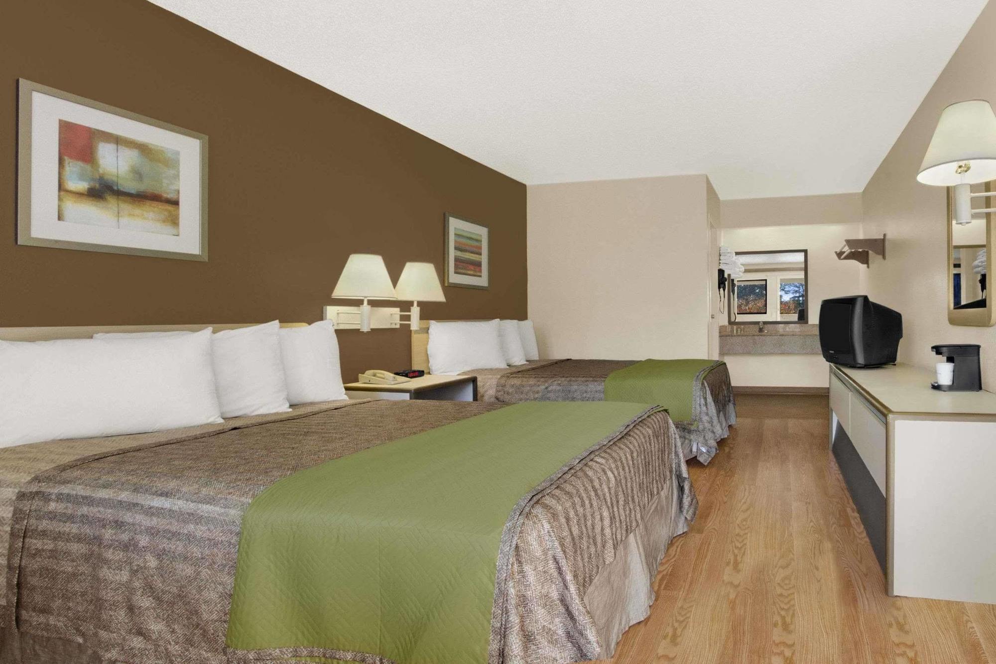 Travelodge By Wyndham College Park Екстериор снимка