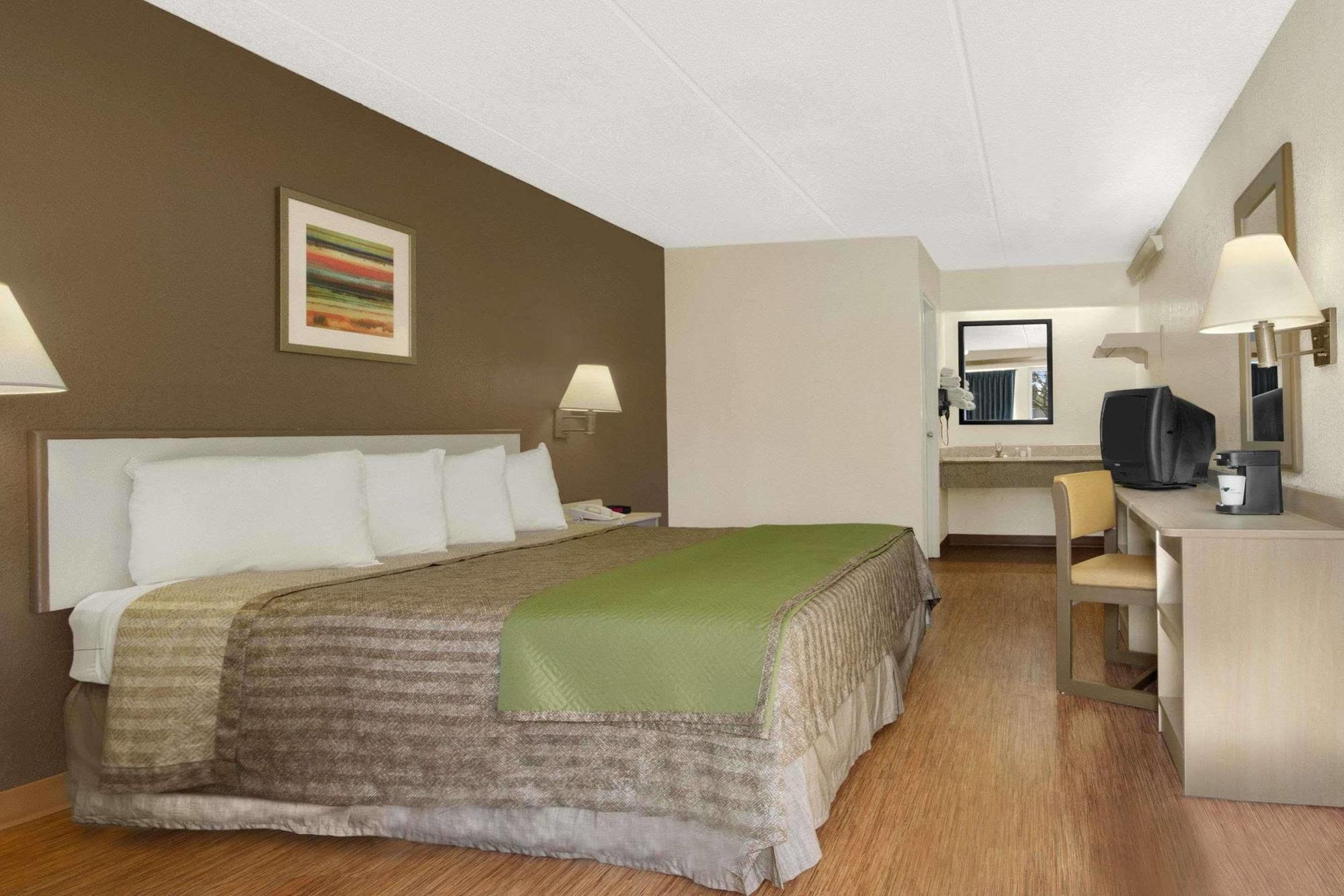 Travelodge By Wyndham College Park Екстериор снимка