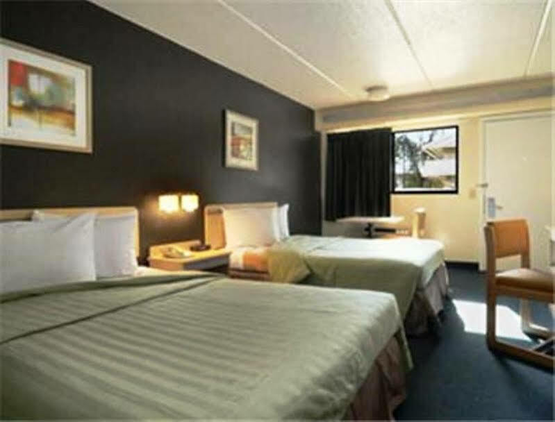 Travelodge By Wyndham College Park Екстериор снимка