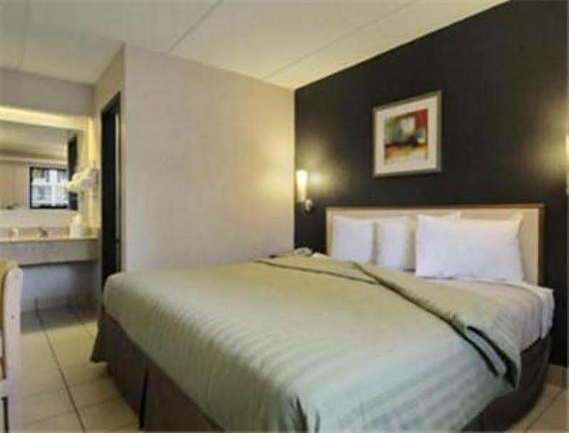 Travelodge By Wyndham College Park Екстериор снимка