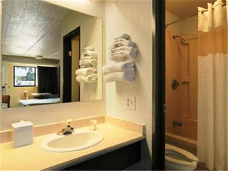 Travelodge By Wyndham College Park Екстериор снимка